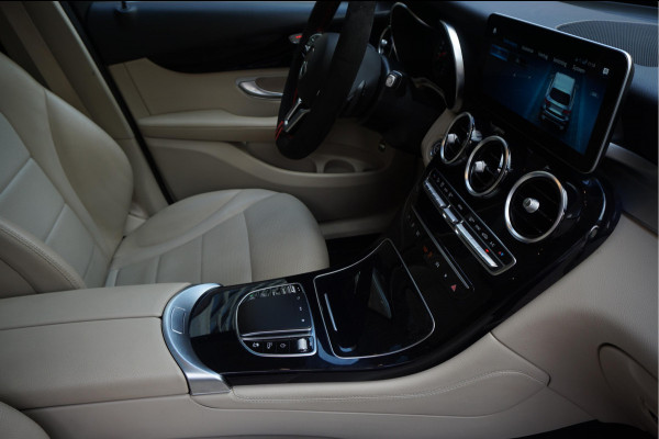 Mercedes-Benz GLC 200 Business Solution Limited | Origineel NL | Panoramadak | Trekhaak | Adaptive + Lane Departure | 360 camera | Apple Carplay | Geperforreerd lederen interieur | AMG sportvelgen