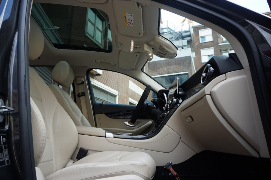 Mercedes-Benz GLC 200 Business Solution Limited | Origineel NL | Panoramadak | Trekhaak | Adaptive + Lane Departure | 360 camera | Apple Carplay | Geperforreerd lederen interieur | AMG sportvelgen