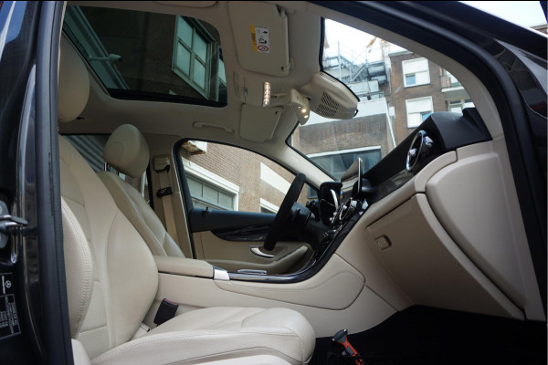 Mercedes-Benz GLC 200 Business Solution Limited | Origineel NL | Panoramadak | Trekhaak | Adaptive + Lane Departure | 360 camera | Apple Carplay | Geperforreerd lederen interieur | AMG sportvelgen