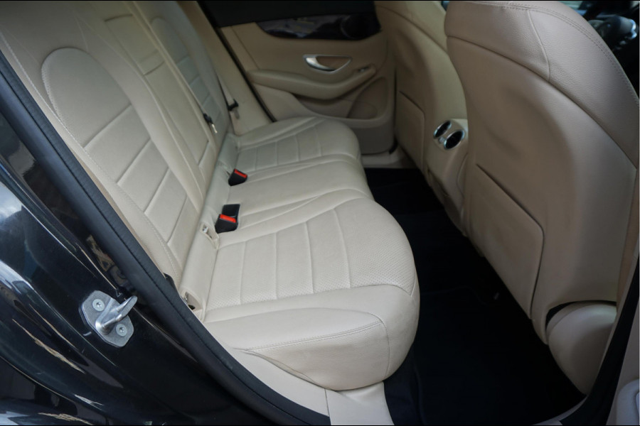 Mercedes-Benz GLC 200 Business Solution Limited | Origineel NL | Panoramadak | Trekhaak | Adaptive + Lane Departure | 360 camera | Apple Carplay | Geperforreerd lederen interieur | AMG sportvelgen
