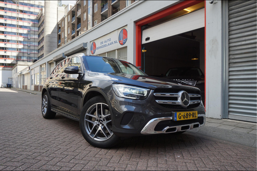Mercedes-Benz GLC 200 Business Solution Limited | Origineel NL | Panoramadak | Trekhaak | Adaptive + Lane Departure | 360 camera | Apple Carplay | Geperforreerd lederen interieur | AMG sportvelgen
