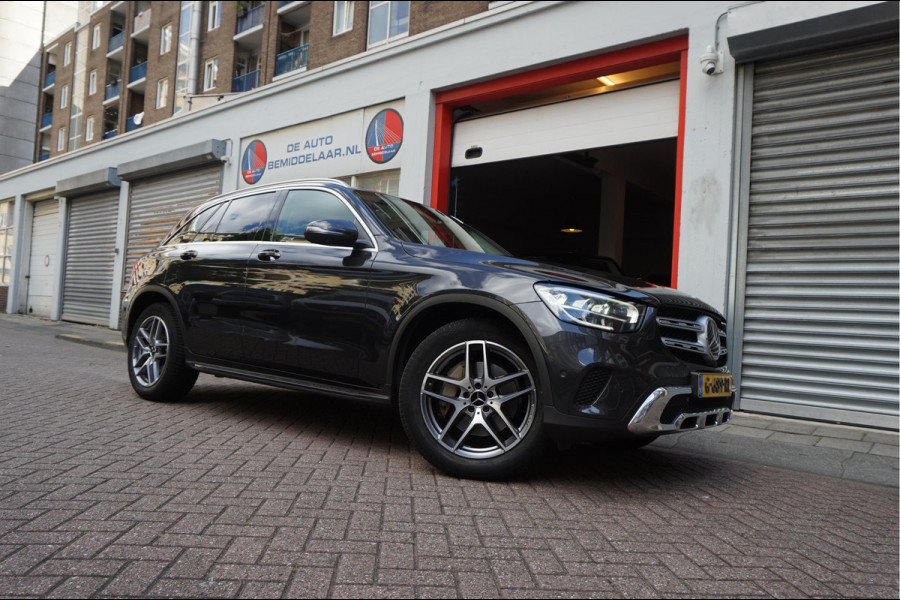 Mercedes-Benz GLC 200 Business Solution Limited | Origineel NL | Panoramadak | Trekhaak | Adaptive + Lane Departure | 360 camera | Apple Carplay | Geperforreerd lederen interieur | AMG sportvelgen