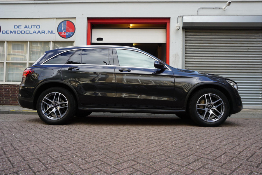 Mercedes-Benz GLC 200 Business Solution Limited | Origineel NL | Panoramadak | Trekhaak | Adaptive + Lane Departure | 360 camera | Apple Carplay | Geperforreerd lederen interieur | AMG sportvelgen