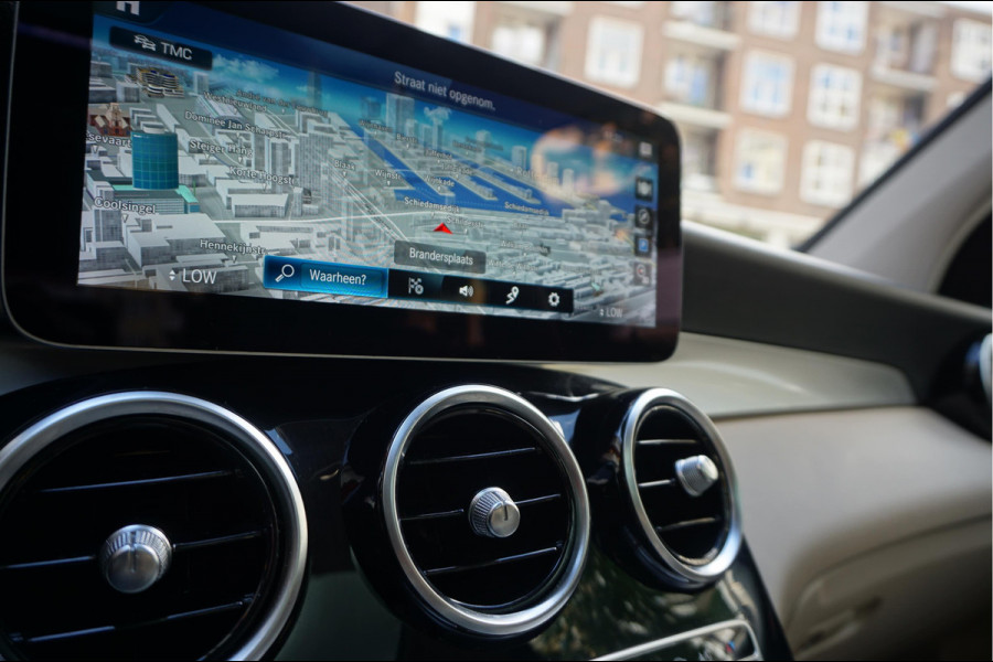 Mercedes-Benz GLC 200 Business Solution Limited | Origineel NL | Panoramadak | Trekhaak | Adaptive + Lane Departure | 360 camera | Apple Carplay | Geperforreerd lederen interieur | AMG sportvelgen