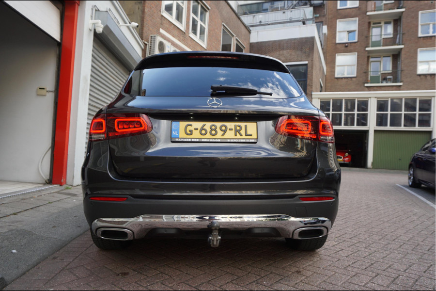 Mercedes-Benz GLC 200 Business Solution Limited | Origineel NL | Panoramadak | Trekhaak | Adaptive + Lane Departure | 360 camera | Apple Carplay | Geperforreerd lederen interieur | AMG sportvelgen