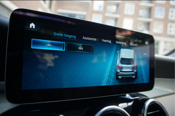 Mercedes-Benz GLC 200 Business Solution Limited | Origineel NL | Panoramadak | Trekhaak | Adaptive + Lane Departure | 360 camera | Apple Carplay | Geperforreerd lederen interieur | AMG sportvelgen