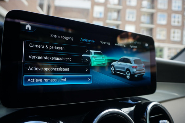 Mercedes-Benz GLC 200 Business Solution Limited | Origineel NL | Panoramadak | Trekhaak | Adaptive + Lane Departure | 360 camera | Apple Carplay | Geperforreerd lederen interieur | AMG sportvelgen