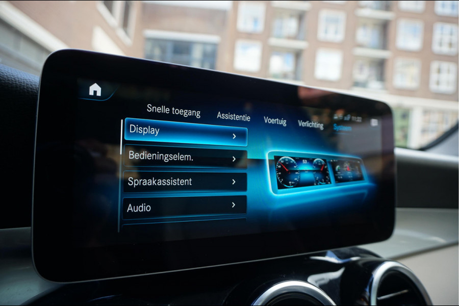 Mercedes-Benz GLC 200 Business Solution Limited | Origineel NL | Panoramadak | Trekhaak | Adaptive + Lane Departure | 360 camera | Apple Carplay | Geperforreerd lederen interieur | AMG sportvelgen