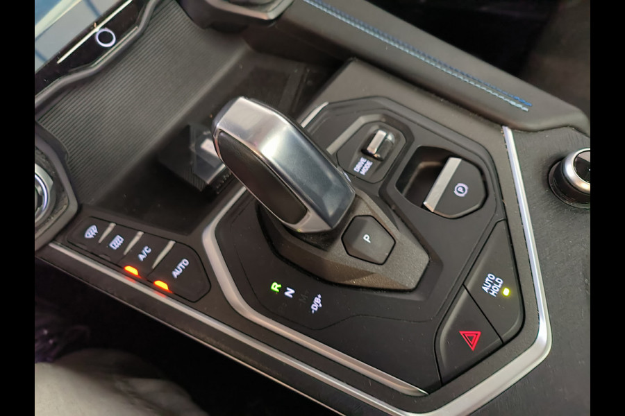 Lynk & Co 01 1.5  261PK Plug-in Hybrid * 360* camera Pano/dak Apple/Carplay Adaptive/Cruise Rijklaar + Fabrieksgarantie tot 02-2027 Henk Jongen Auto's in Helmond,  al 50 jaar service zoals 't hoort!