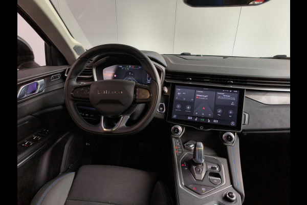 Lynk & Co 01 1.5  261PK Plug-in Hybrid * 360* camera Pano/dak Apple/Carplay Adaptive/Cruise Rijklaar + Fabrieksgarantie tot 02-2027 Henk Jongen Auto's in Helmond,  al 50 jaar service zoals 't hoort!