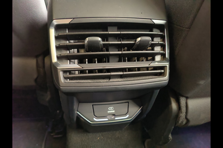 Lynk & Co 01 1.5  261PK Plug-in Hybrid * 360* camera Pano/dak Apple/Carplay Adaptive/Cruise Rijklaar + Fabrieksgarantie tot 02-2027 Henk Jongen Auto's in Helmond,  al 50 jaar service zoals 't hoort!