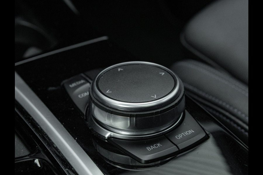 BMW X3 M40i xDrive - Pano - Trekhaak - Memory - Harman Kardon - Standkachel