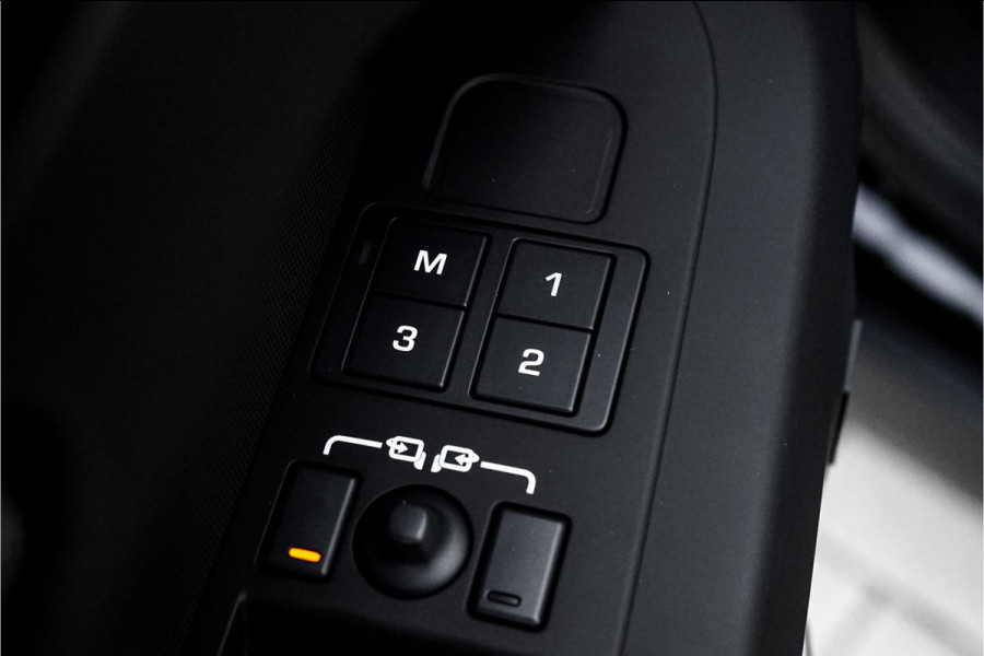 Land Rover Defender 110 2.0 P300e 110 X-Dynamic SE Pano ACC 360° Memory Seats
