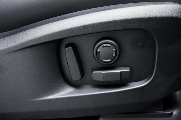 Land Rover Defender 110 2.0 P300e 110 X-Dynamic SE Pano ACC 360° Memory Seats