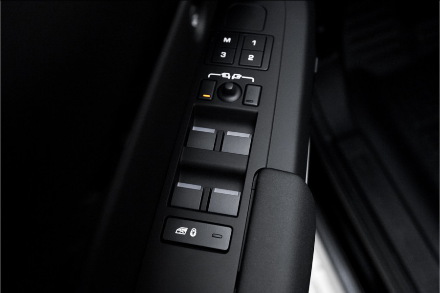 Land Rover Defender 110 2.0 P300e 110 X-Dynamic SE Pano ACC 360° Memory Seats
