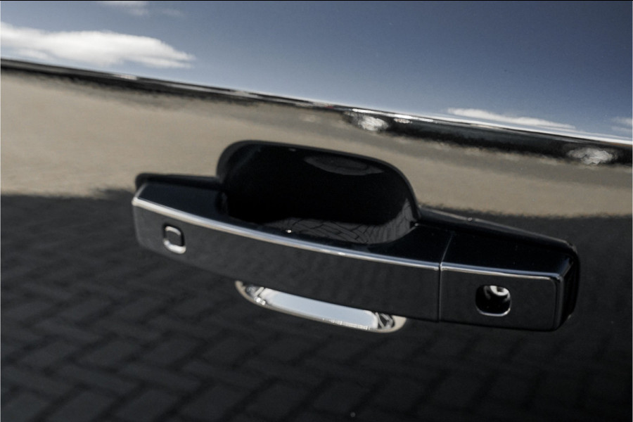 Land Rover Defender 110 2.0 P300e 110 X-Dynamic SE Pano ACC 360° Memory Seats