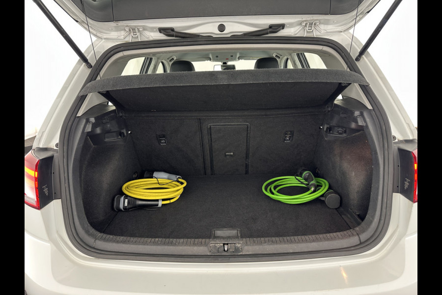 Volkswagen e-Golf (SOH-86%) Aut. *HEAT-PUMP | LUXURY-LEATHER | FULL-LED | NAVI-FULLMAP | CAMERA | HEATED-SPORTSEATS | ECC | CCS-FASTLOADER | PDC | CARPLAY | CRUISE | 16''ALU*