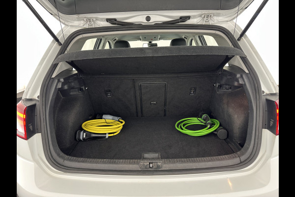 Volkswagen e-Golf (SOH-86%) Aut. *HEAT-PUMP | LUXURY-LEATHER | FULL-LED | NAVI-FULLMAP | CAMERA | HEATED-SPORTSEATS | ECC | CCS-FASTLOADER | PDC | CARPLAY | CRUISE | 16''ALU*