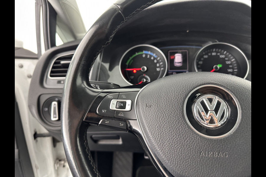 Volkswagen e-Golf (SOH-86%) Aut. *HEAT-PUMP | LUXURY-LEATHER | FULL-LED | NAVI-FULLMAP | CAMERA | HEATED-SPORTSEATS | ECC | CCS-FASTLOADER | PDC | CARPLAY | CRUISE | 16''ALU*