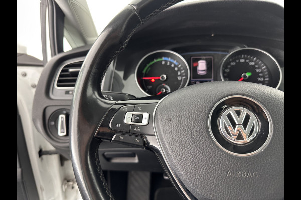 Volkswagen e-Golf (SOH-86%) Aut. *HEAT-PUMP | LUXURY-LEATHER | FULL-LED | NAVI-FULLMAP | CAMERA | HEATED-SPORTSEATS | ECC | CCS-FASTLOADER | PDC | CARPLAY | CRUISE | 16''ALU*