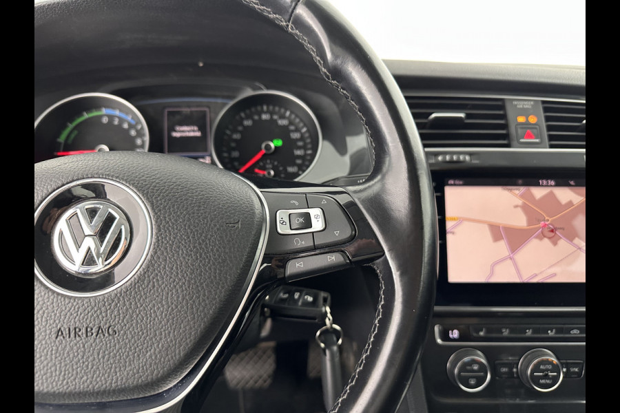 Volkswagen e-Golf (SOH-86%) Aut. *HEAT-PUMP | LUXURY-LEATHER | FULL-LED | NAVI-FULLMAP | CAMERA | HEATED-SPORTSEATS | ECC | CCS-FASTLOADER | PDC | CARPLAY | CRUISE | 16''ALU*