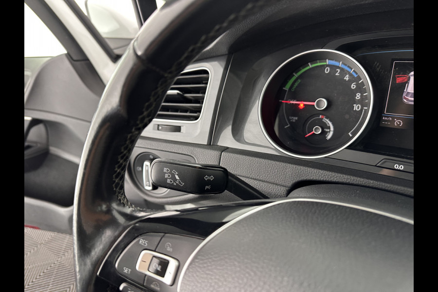 Volkswagen e-Golf (SOH-86%) Aut. *HEAT-PUMP | LUXURY-LEATHER | FULL-LED | NAVI-FULLMAP | CAMERA | HEATED-SPORTSEATS | ECC | CCS-FASTLOADER | PDC | CARPLAY | CRUISE | 16''ALU*
