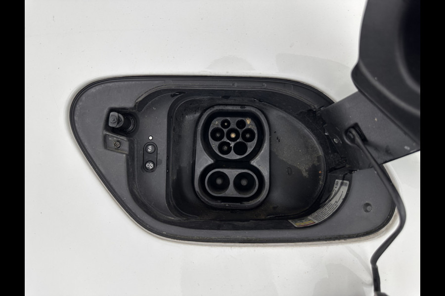 Volkswagen e-Golf (SOH-86%) Aut. *HEAT-PUMP | LUXURY-LEATHER | FULL-LED | NAVI-FULLMAP | CAMERA | HEATED-SPORTSEATS | ECC | CCS-FASTLOADER | PDC | CARPLAY | CRUISE | 16''ALU*