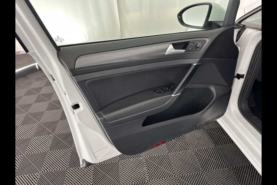 Volkswagen e-Golf (SOH-86%) Aut. *HEAT-PUMP | LUXURY-LEATHER | FULL-LED | NAVI-FULLMAP | CAMERA | HEATED-SPORTSEATS | ECC | CCS-FASTLOADER | PDC | CARPLAY | CRUISE | 16''ALU*