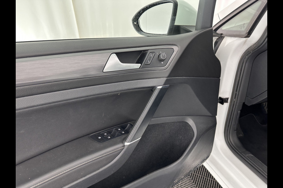 Volkswagen e-Golf (SOH-86%) Aut. *HEAT-PUMP | LUXURY-LEATHER | FULL-LED | NAVI-FULLMAP | CAMERA | HEATED-SPORTSEATS | ECC | CCS-FASTLOADER | PDC | CARPLAY | CRUISE | 16''ALU*