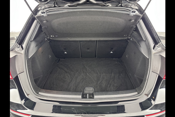 Mercedes-Benz A-Klasse 160 Business Solution (INCL-BTW) *LEATHER- FABRIC | FULL-LED | WIDE-SCREEN-COCKPIT | CAMERA | NAVI-FULLMAP | HEATED-COMFORTSEATS | ECC | PRIVACY-GLASS | PDC | KEYLESS | CRUISE | CARBON-INLAY | 16''ALU*
