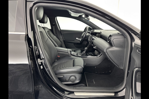 Mercedes-Benz A-Klasse 160 Business Solution (INCL-BTW) *LEATHER- FABRIC | FULL-LED | WIDE-SCREEN-COCKPIT | CAMERA | NAVI-FULLMAP | HEATED-COMFORTSEATS | ECC | PRIVACY-GLASS | PDC | KEYLESS | CRUISE | CARBON-INLAY | 16''ALU*