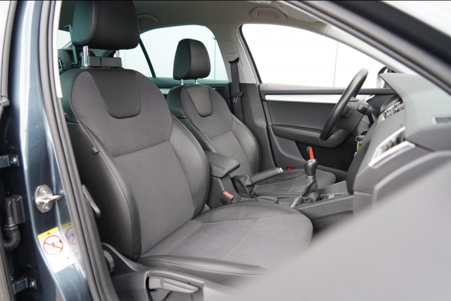 Škoda Octavia 1.0 TSI Greentech Business Edition / 1e Eigenaar / Navi / Stoelverwarming / NL-Auto!