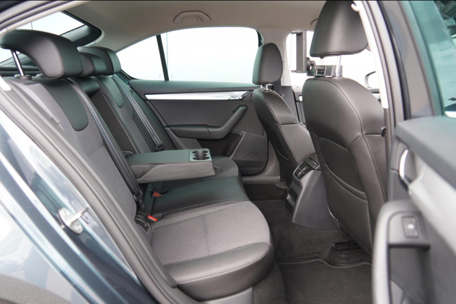 Škoda Octavia 1.0 TSI Greentech Business Edition / 1e Eigenaar / Navi / Stoelverwarming / NL-Auto!