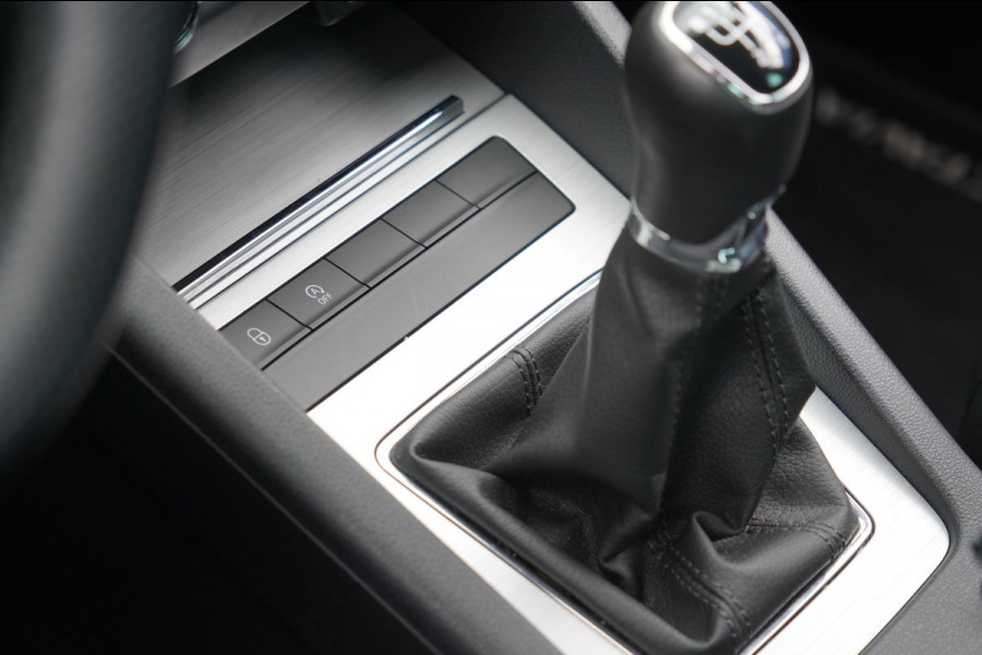 Škoda Octavia 1.0 TSI Greentech Business Edition / 1e Eigenaar / Navi / Stoelverwarming / NL-Auto!