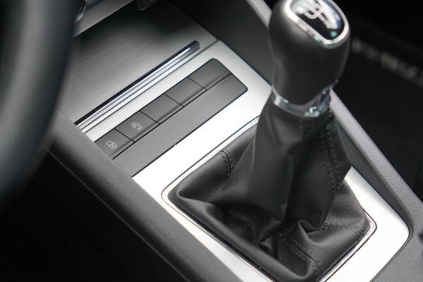 Škoda Octavia 1.0 TSI Greentech Business Edition / 1e Eigenaar / Navi / Stoelverwarming / NL-Auto!