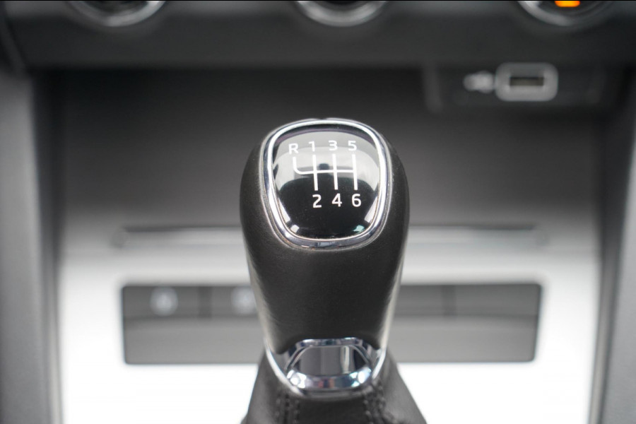 Škoda Octavia 1.0 TSI Greentech Business Edition / 1e Eigenaar / Navi / Stoelverwarming / NL-Auto!