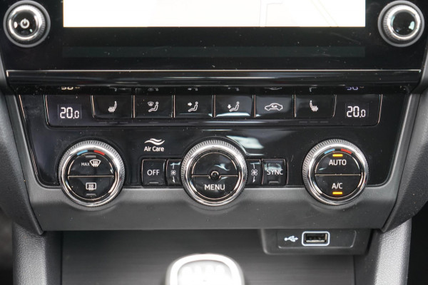 Škoda Octavia 1.0 TSI Greentech Business Edition / 1e Eigenaar / Navi / Stoelverwarming / NL-Auto!