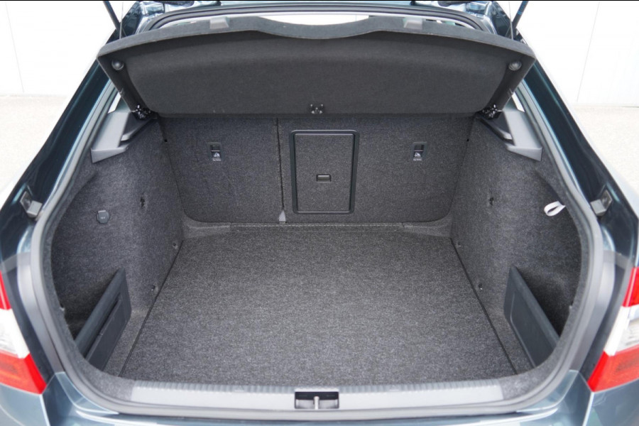 Škoda Octavia 1.0 TSI Greentech Business Edition / 1e Eigenaar / Navi / Stoelverwarming / NL-Auto!