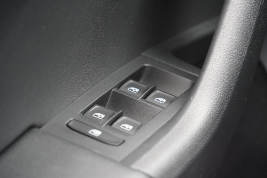 Škoda Octavia 1.0 TSI Greentech Business Edition / 1e Eigenaar / Navi / Stoelverwarming / NL-Auto!