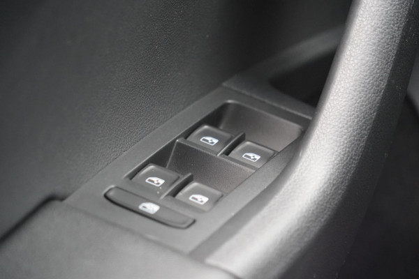 Škoda Octavia 1.0 TSI Greentech Business Edition / 1e Eigenaar / Navi / Stoelverwarming / NL-Auto!