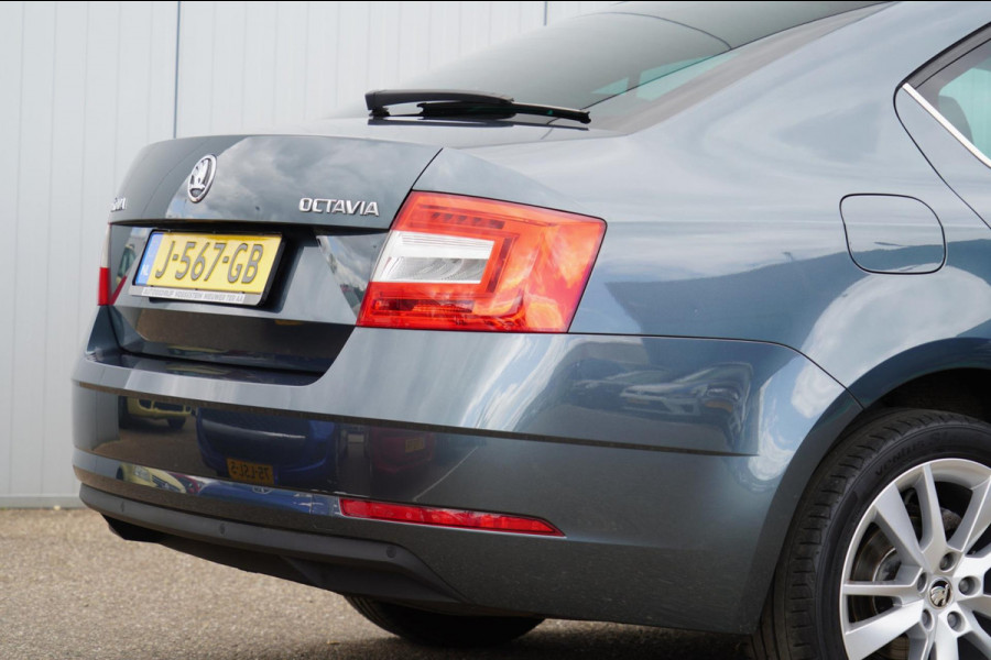 Škoda Octavia 1.0 TSI Greentech Business Edition / 1e Eigenaar / Navi / Stoelverwarming / NL-Auto!