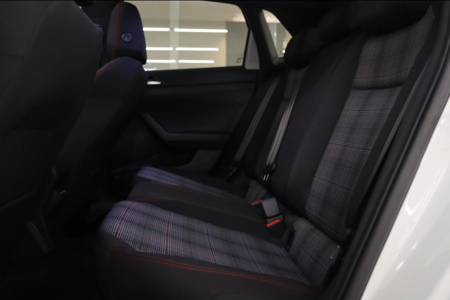 Volkswagen Polo 2.0 TSI GTI PANO/IQ/KEYLESS/BEATS/CAM/CARPLAY/BOMVOL