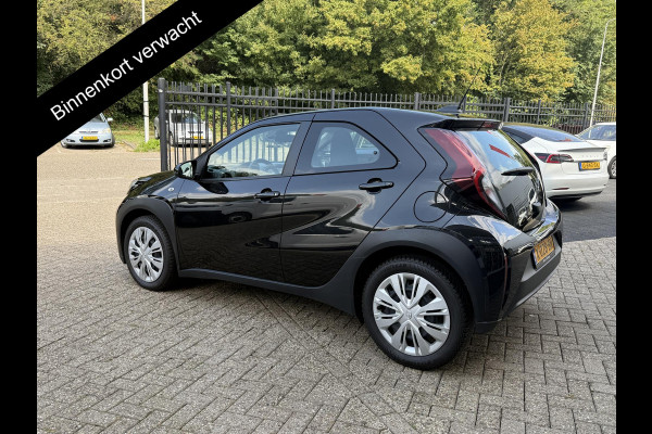 Toyota Aygo X 1.0 VVT-i Play CARPLAY NAVI GARANTIE TOT 10-2033! . ADAPTIEVE CRUISE CONTROL . ACHTERUITRIJCAMERA .