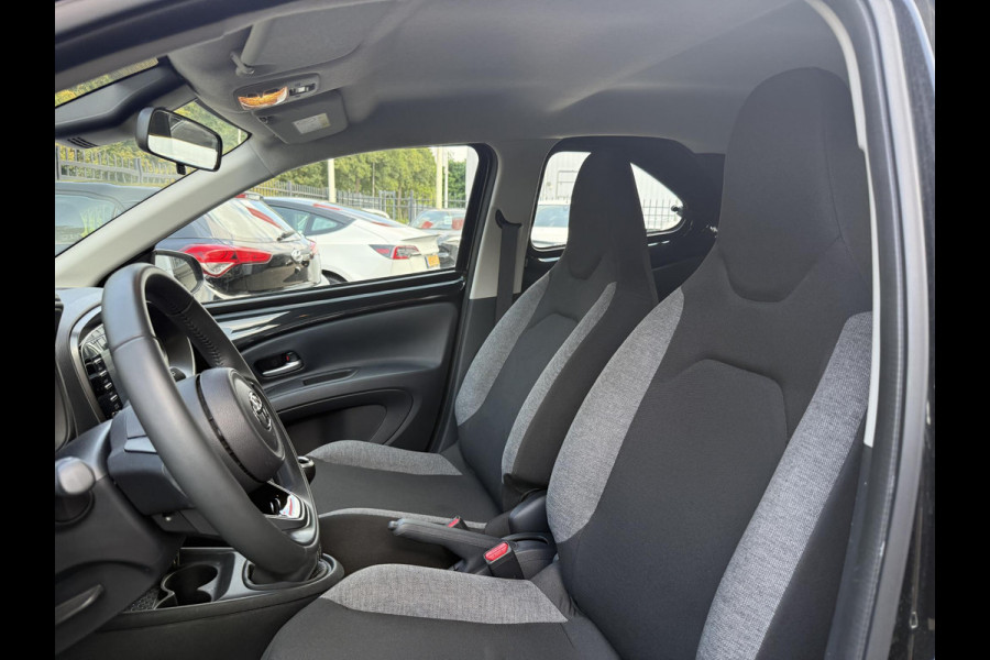 Toyota Aygo X 1.0 VVT-i Play CARPLAY NAVI GARANTIE TOT 10-2033! . ADAPTIEVE CRUISE CONTROL . ACHTERUITRIJCAMERA .
