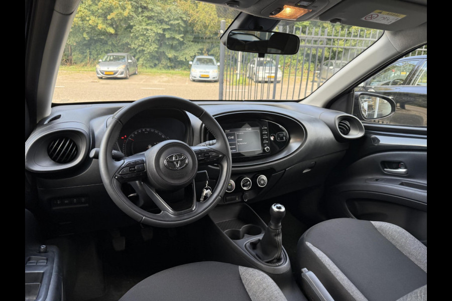 Toyota Aygo X 1.0 VVT-i Play CARPLAY NAVI GARANTIE TOT 10-2033! . ADAPTIEVE CRUISE CONTROL . ACHTERUITRIJCAMERA .
