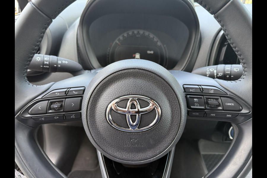 Toyota Aygo X 1.0 VVT-i Play CARPLAY NAVI GARANTIE TOT 10-2033! . ADAPTIEVE CRUISE CONTROL . ACHTERUITRIJCAMERA .