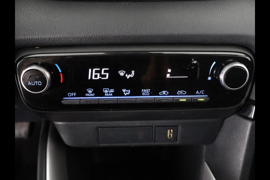 Toyota Yaris 1.5 HYBRID BI-TONE SILVERLINE AUTOMAAT CLOUD NAVI APPLE & ANDROID.CAMERA.TOYOTA GARANTIE TOT 2031 !!