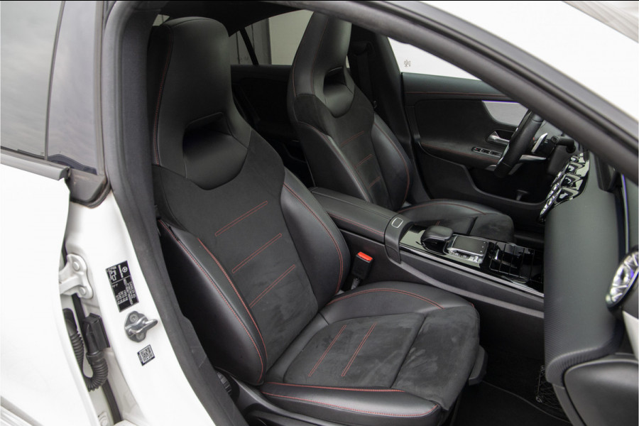Mercedes-Benz CLA-Klasse 200 AMG Nightpakket, Pano, Widescreen, Sfeerverlichting, Camera, 2019 BTW