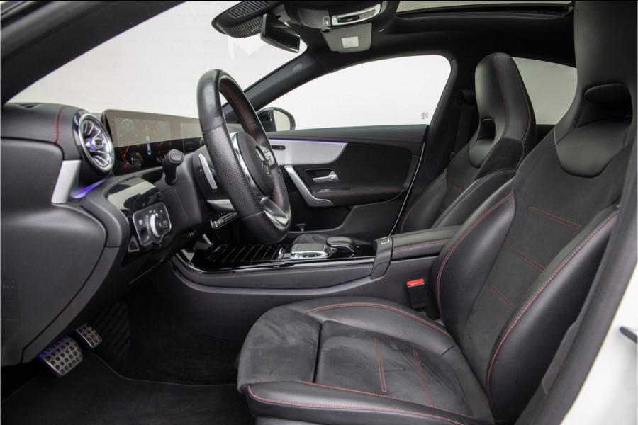 Mercedes-Benz CLA-Klasse 200 AMG Nightpakket, Pano, Widescreen, Sfeerverlichting, Camera, 2019 BTW
