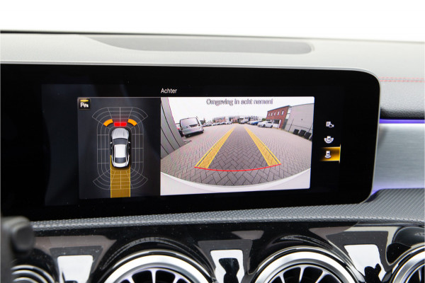 Mercedes-Benz CLA-Klasse 200 AMG Nightpakket, Pano, Widescreen, Sfeerverlichting, Camera, 2019 BTW
